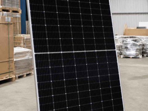 Tấm pin mặt trời JA Solar 550W
